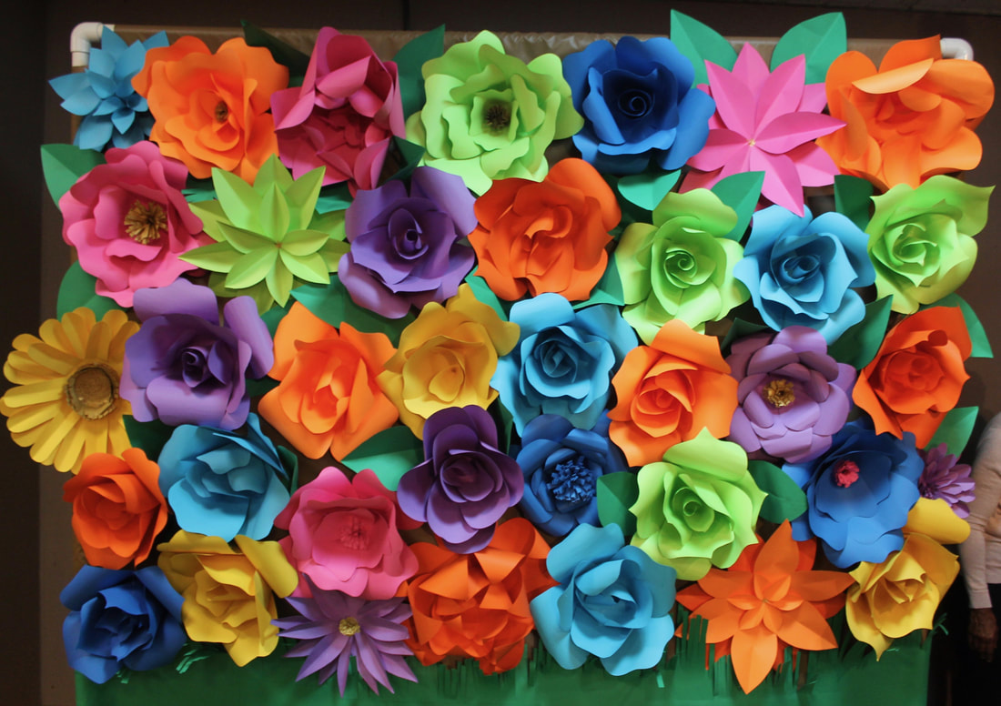 8 Paper Flower Wall Décor Ideas to Deck the D-day Venue Up for You